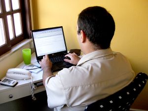 Az otthonról is végezhető internetes munka veszélyei